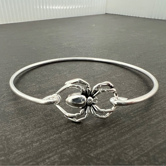 Sterling silver spider cuff bracelet - Picture 5 of 9